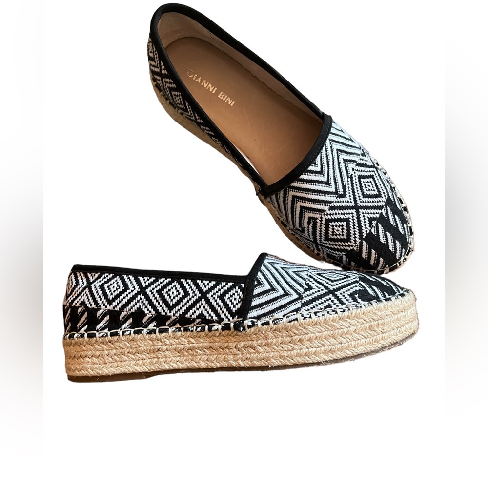 Gianni Bini Shoes - Picture 2 of 5
